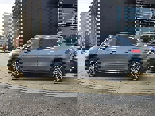 Used 2023 Mercedes-Benz EQS 450+ 4MATIC SUV image 6