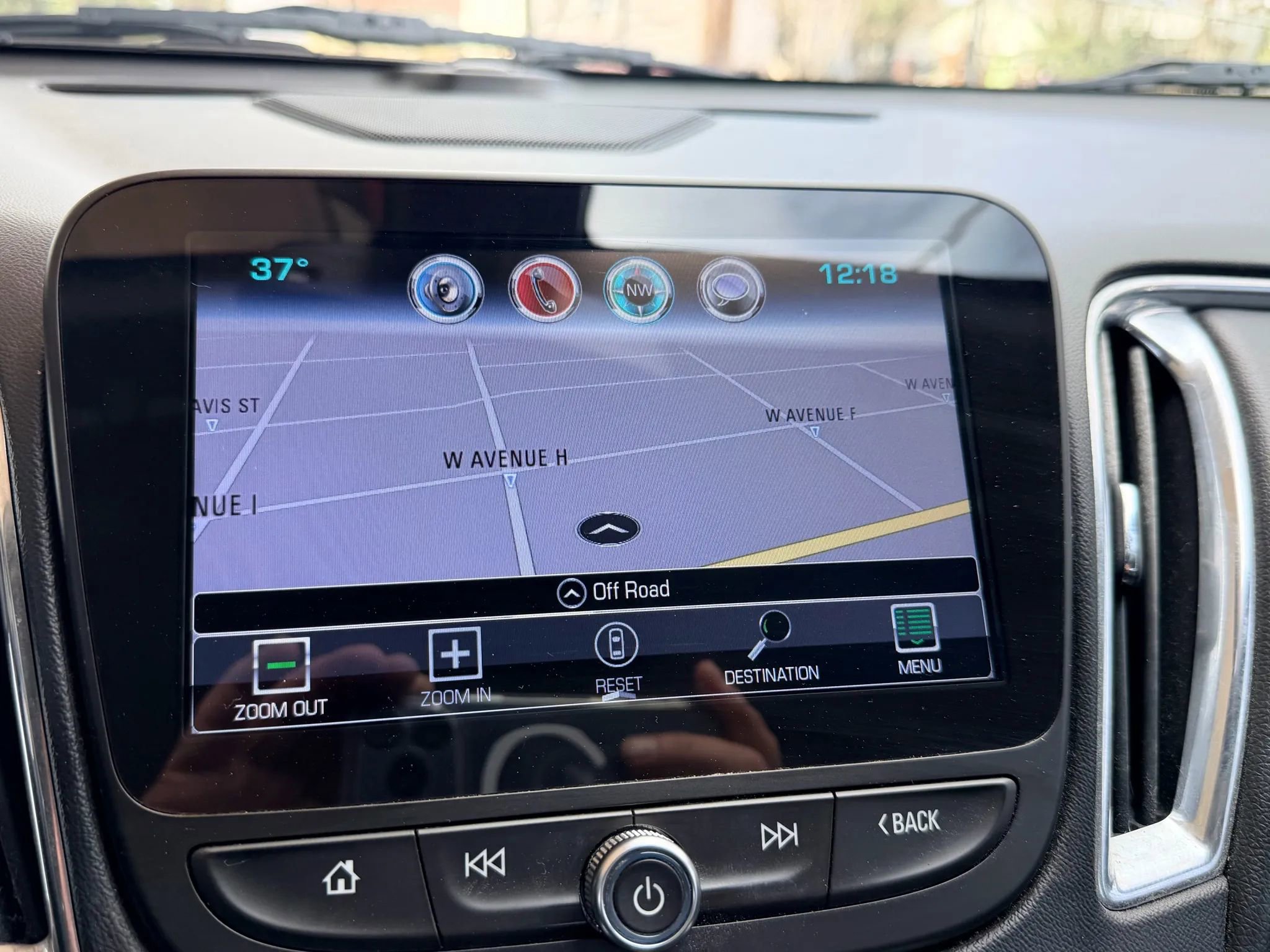 Used 2017 Chevrolet Malibu Premier FWD image 11