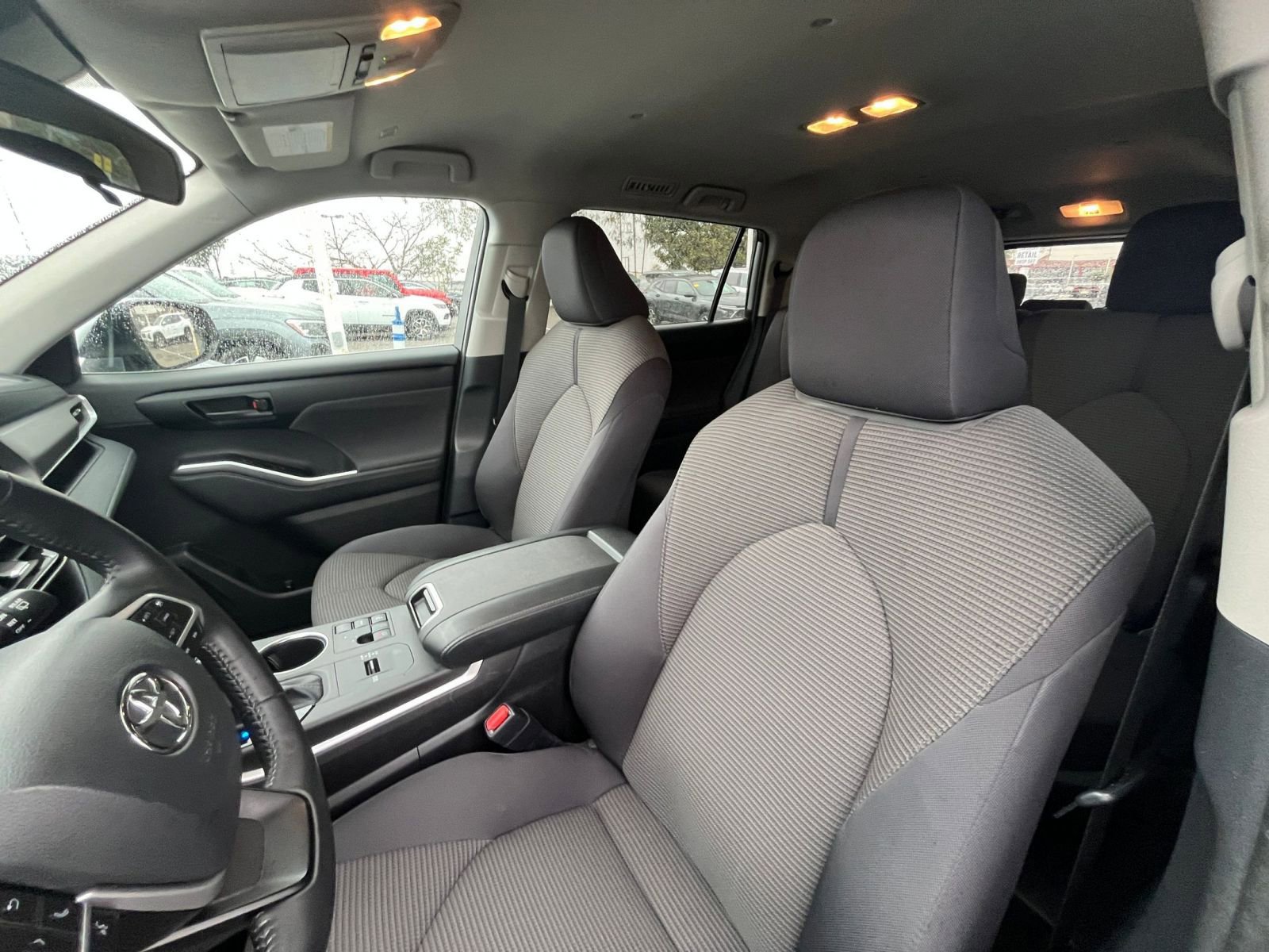 Used 2025 Toyota Highlander LE image 38