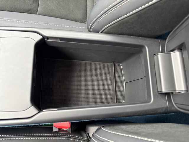 Used 2023 Volvo XC40 Recharge Ultimate image 30