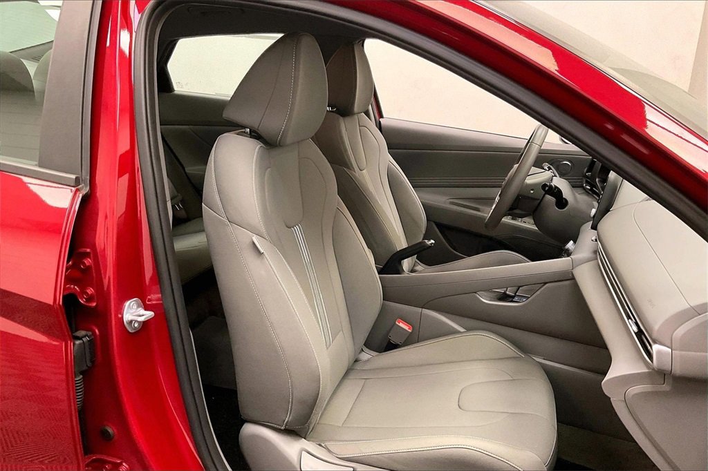 Certified 2025 Hyundai Elantra Sport image 6