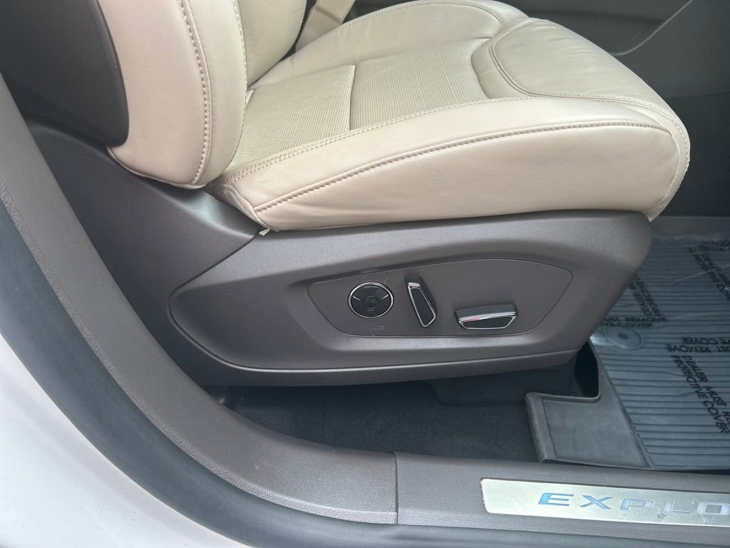Used 2020 Ford Explorer Platinum w/ Premium Technology Package image 30