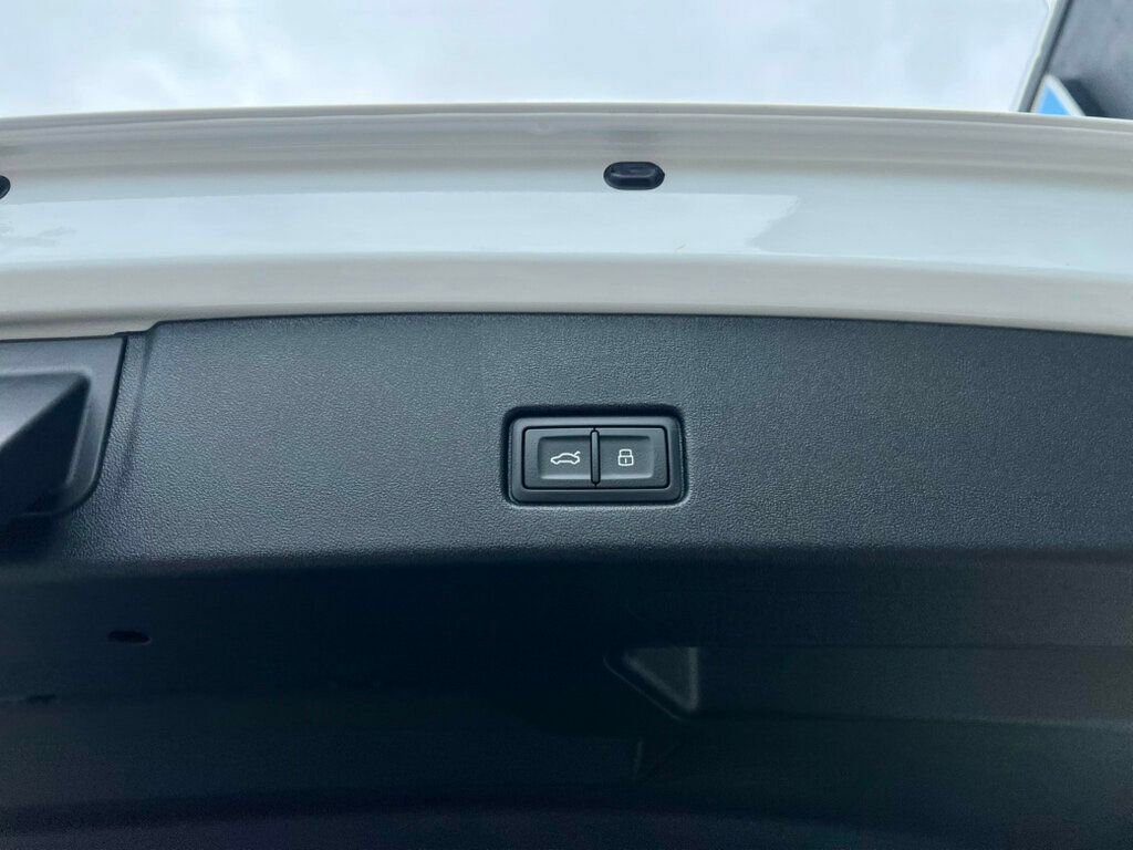 Used 2024 Audi Q4 e-tron Premium Plus w/ Premium Plus image 9