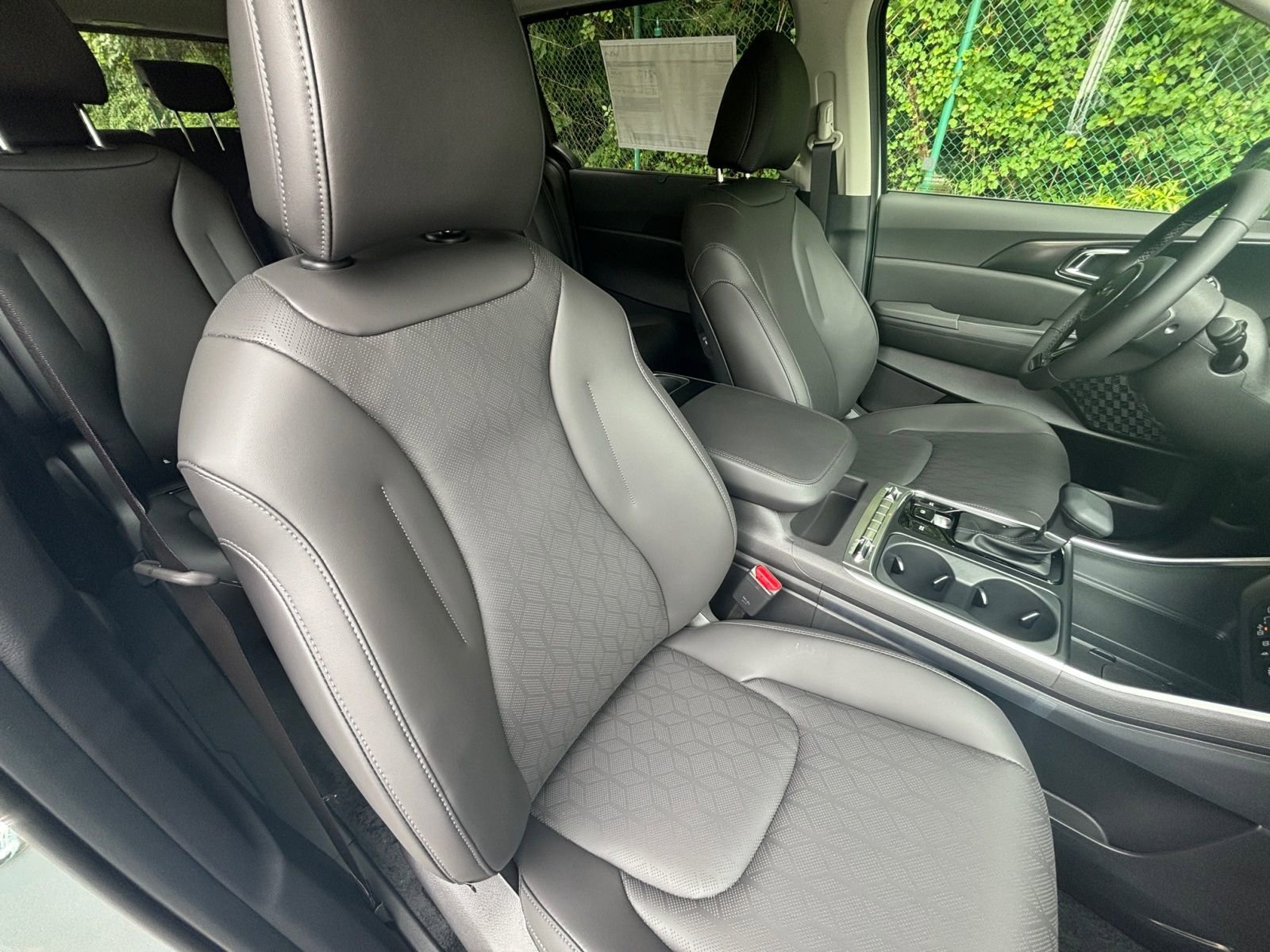 New 2026 Kia Carnival SX w/ SX Dark Edition Package FWD image 16