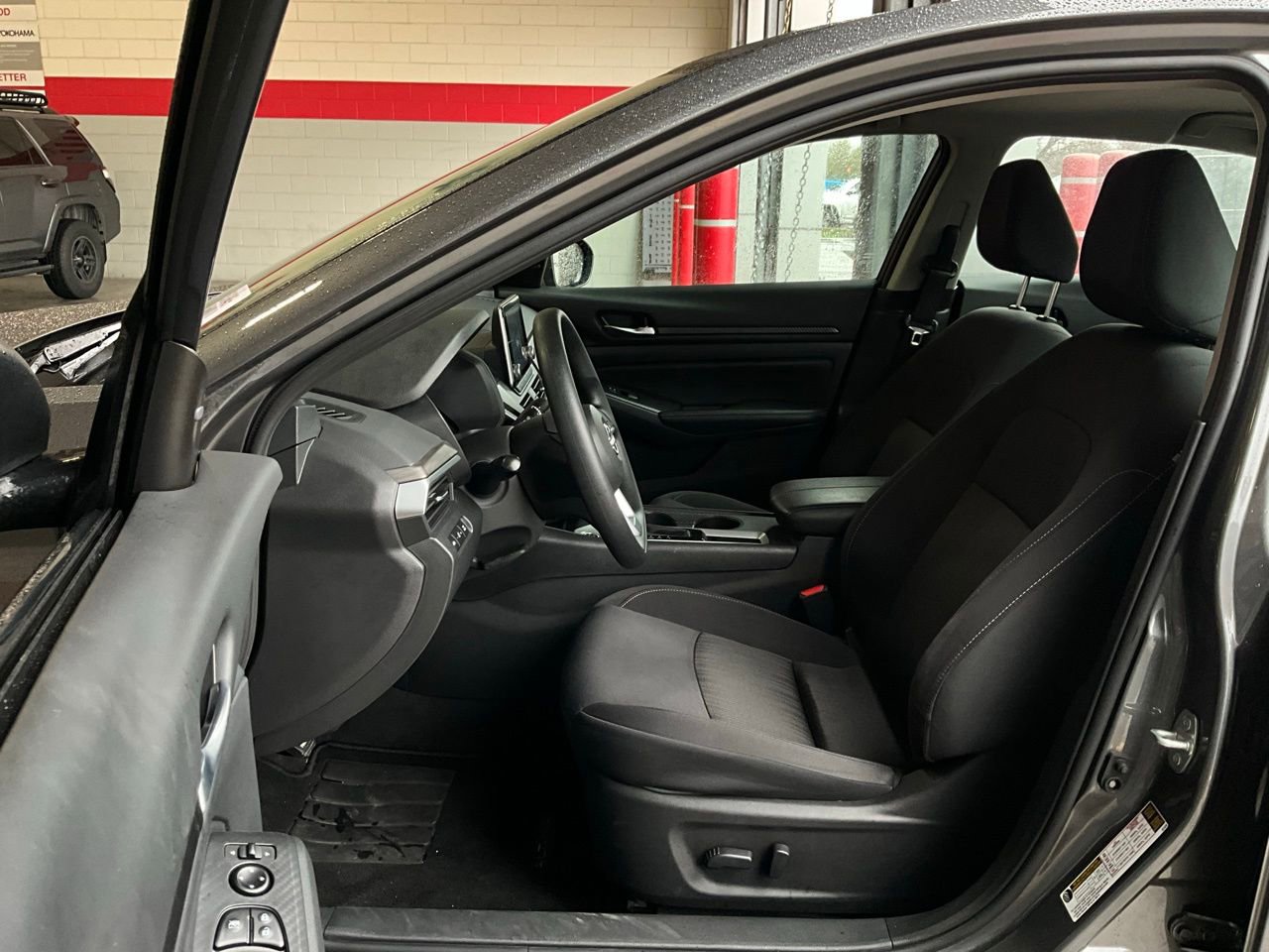 Used 2025 Nissan Altima 2.5 SV image 10