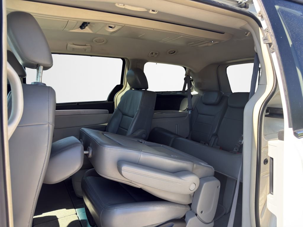 Used 2009 Volkswagen Routan SEL image 13