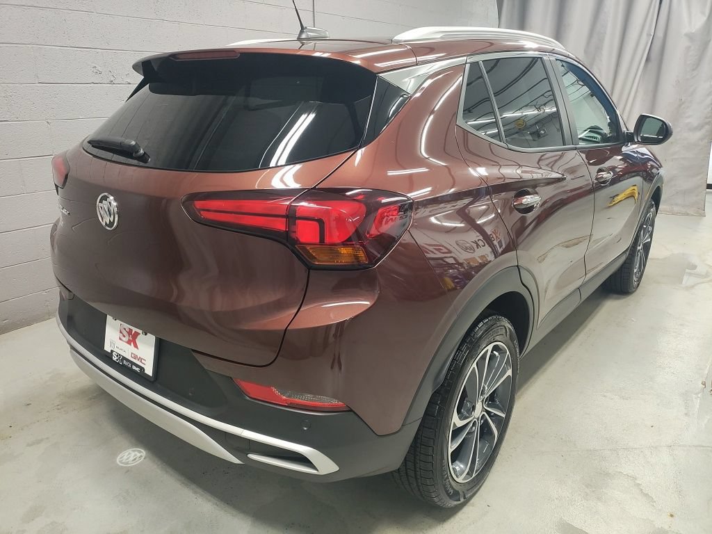 Used 2022 Buick Encore GX Select w/ Advanced Technology Package AWD/4WD image 2