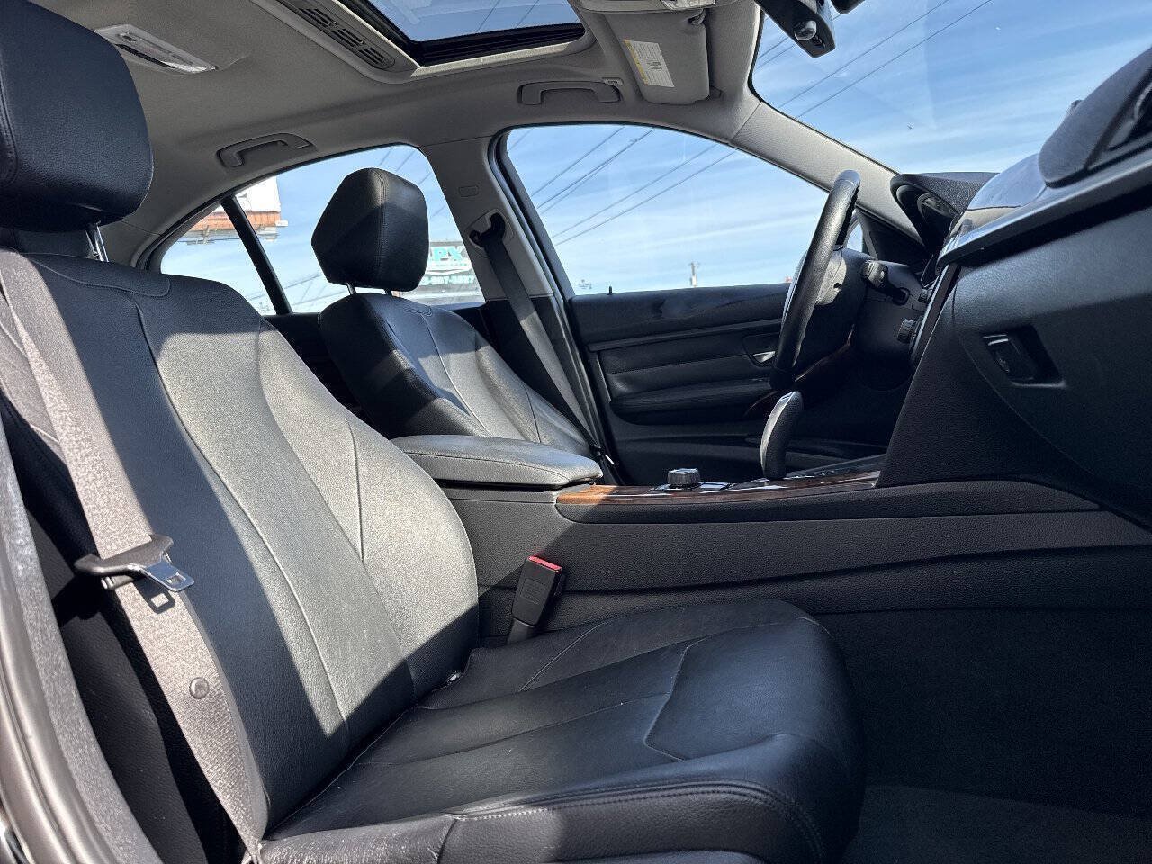 Used 2013 BMW 328i Sedan RWD image 16