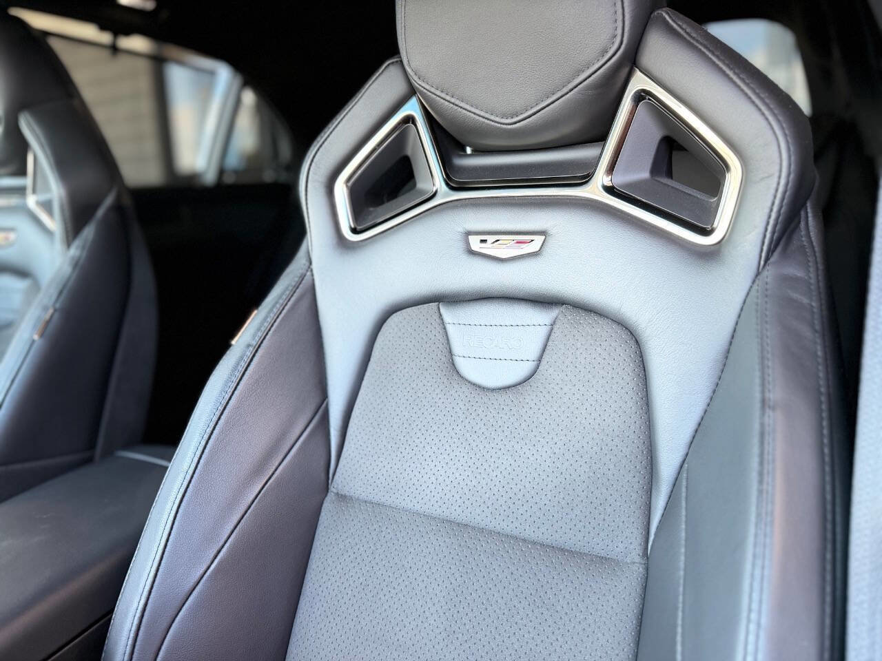 Used 2018 Cadillac CTS V w/ Luxury Package RWD image 41