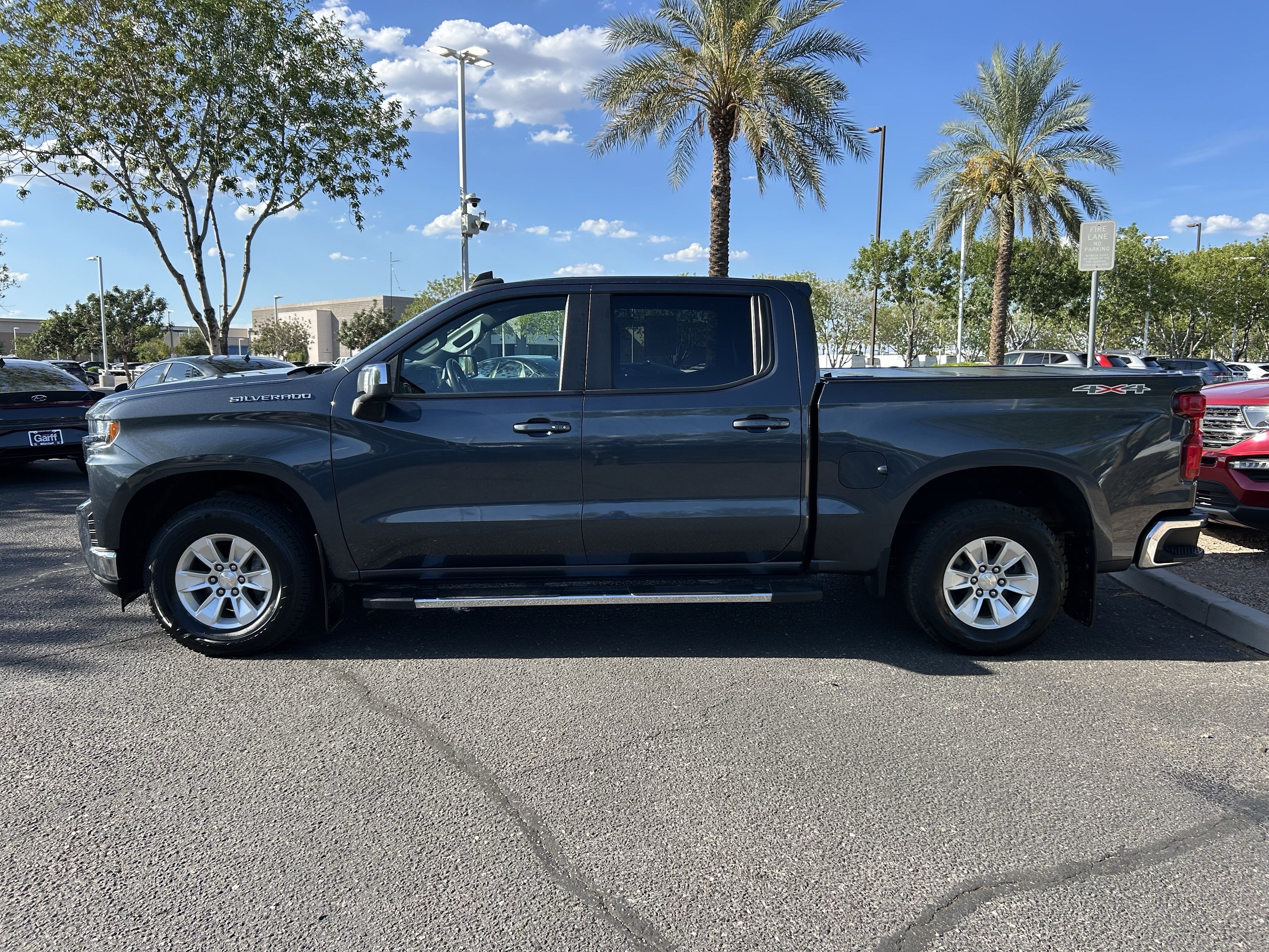 Used 2022 Chevrolet Silverado 1500 LT w/ Convenience Package II AWD/4WD image 2