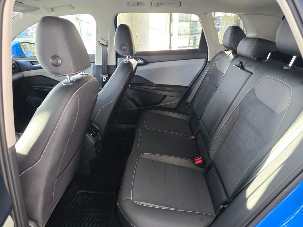 Used 2024 Volkswagen Taos SE image 38