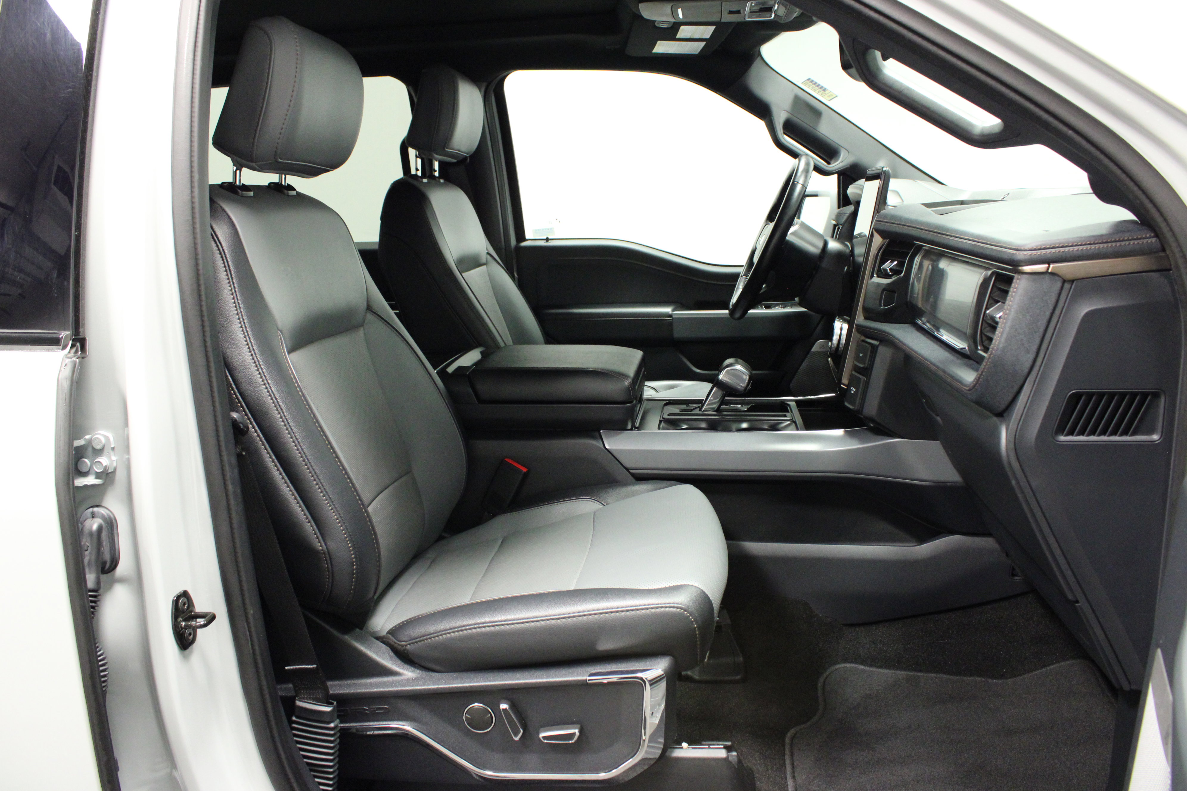 Used 2023 Ford F150 Lightning Lariat w/ Equipment Group 511A High image 17