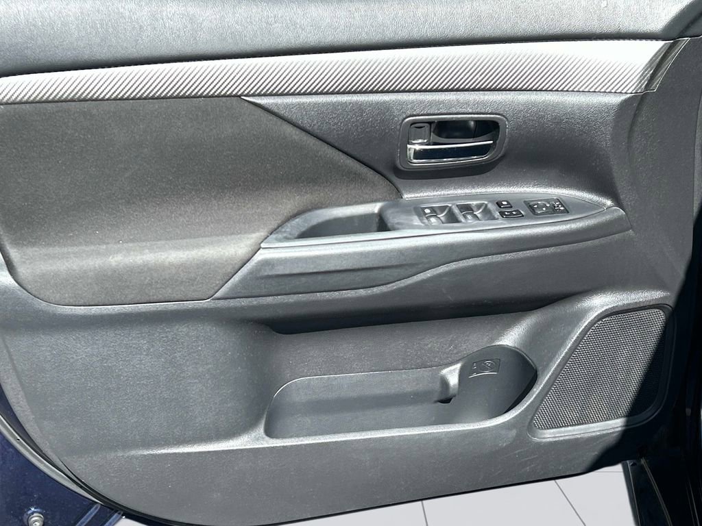 Used 2016 Mitsubishi Outlander AWD image 21