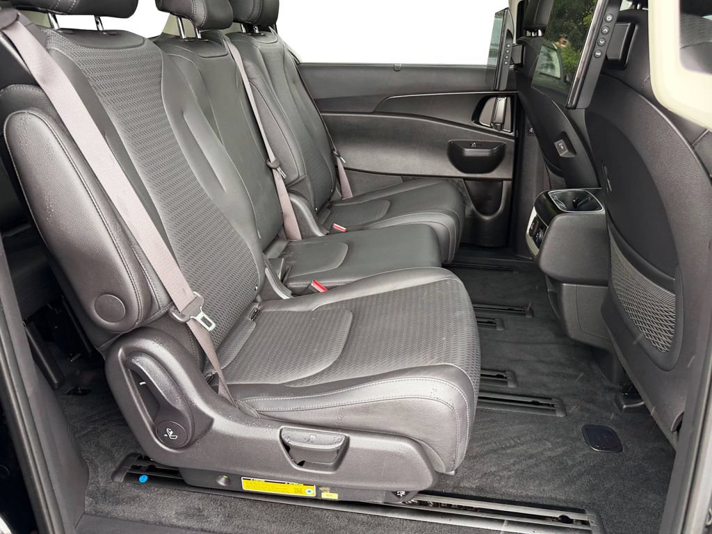 Used 2025 Kia Carnival SX Prestige FWD image 9