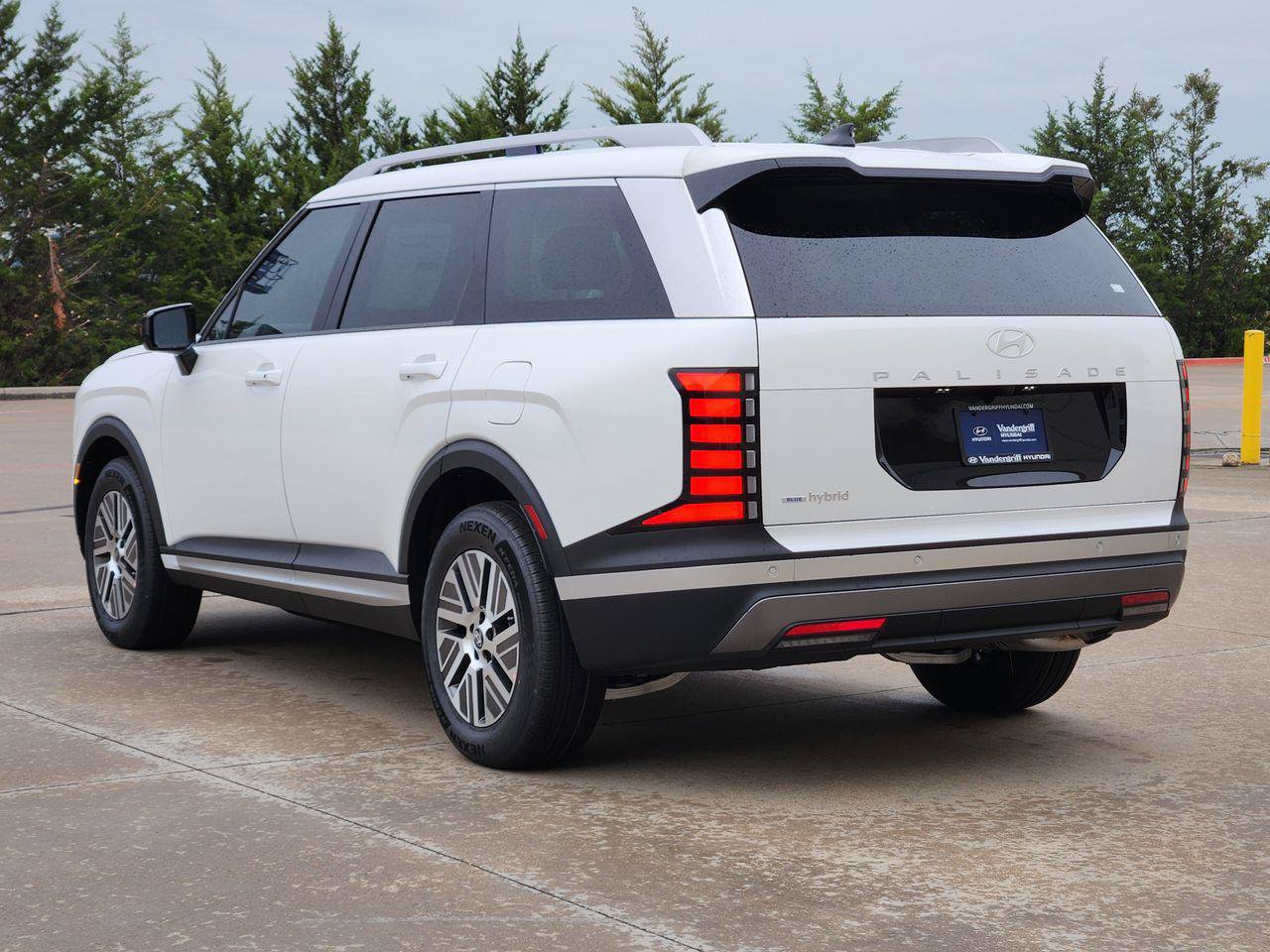 New 2026 Hyundai Palisade FWD Hybrid image 3