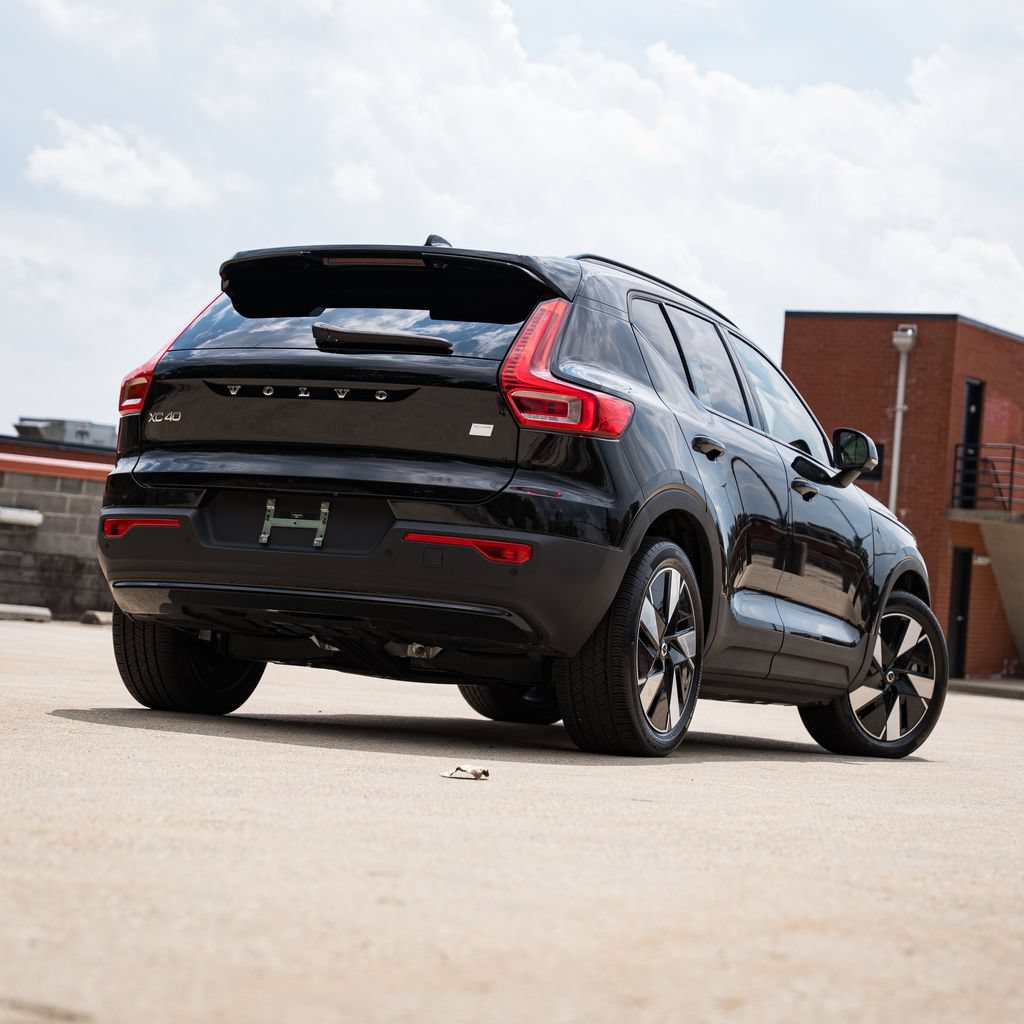Certified 2024 Volvo XC40 Recharge Core RWD image 6