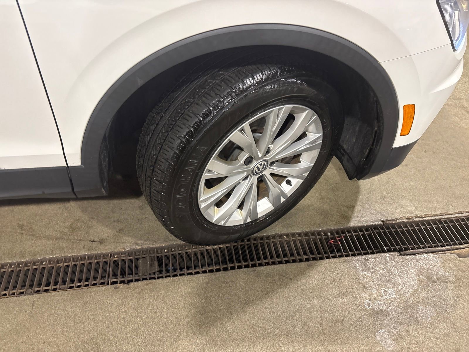 Used 2018 Volkswagen Tiguan SE image 33