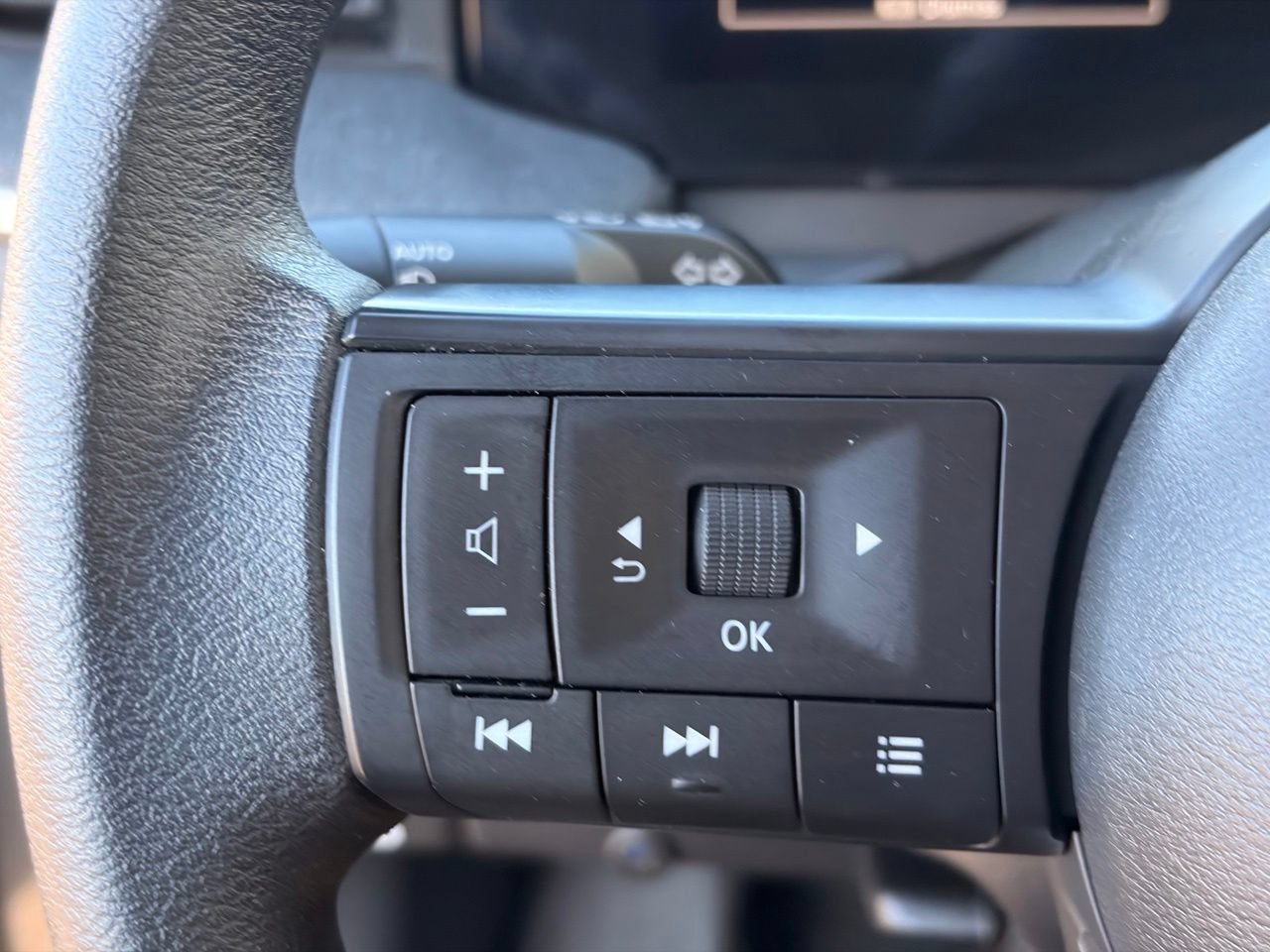 Certified 2025 Nissan Kicks SV FWD image 26