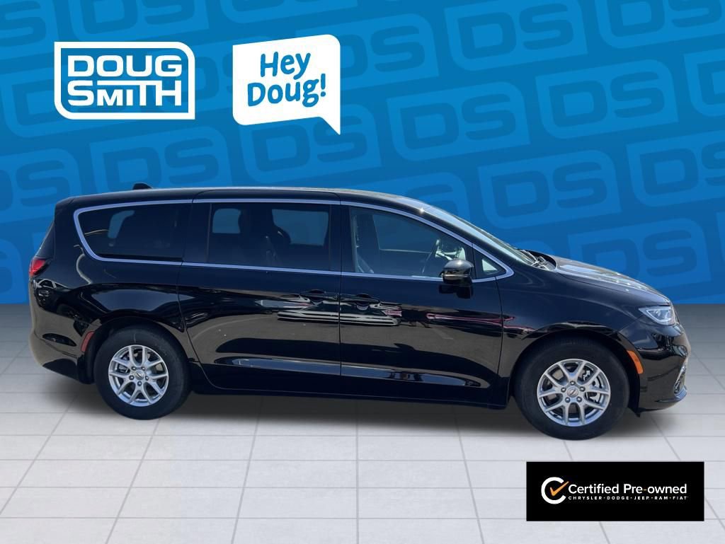 Used 2025 Chrysler Pacifica Select FWD image 7