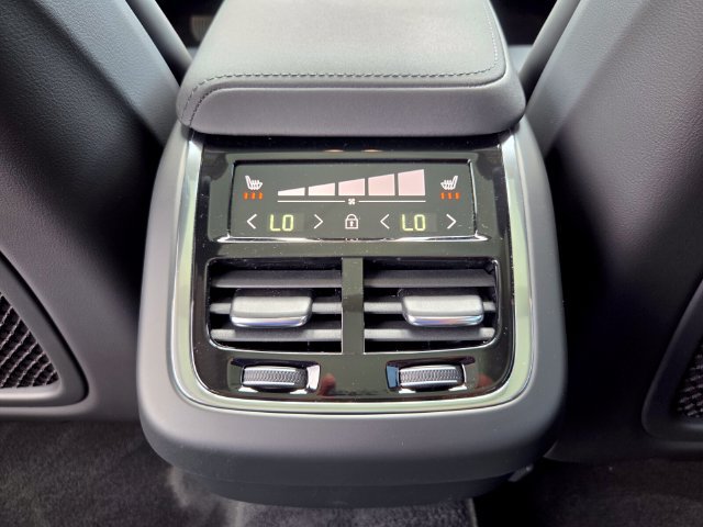 New 2027 Volvo XC60 B5 Ultra AWD/4WD image 14
