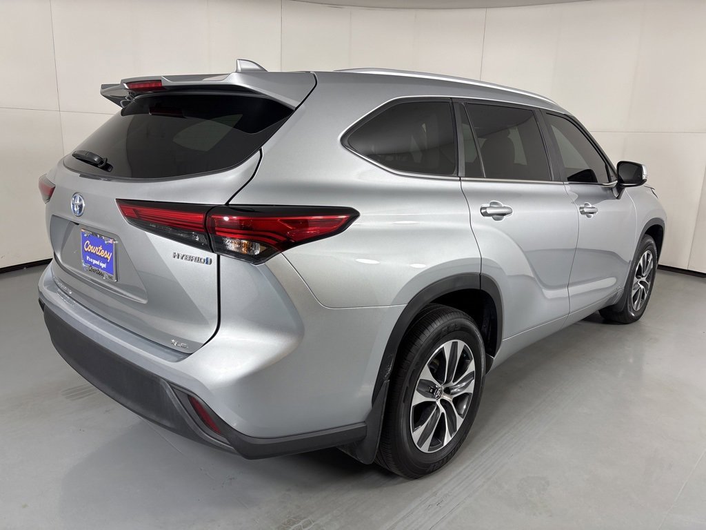 Used 2023 Toyota Highlander XLE image 8