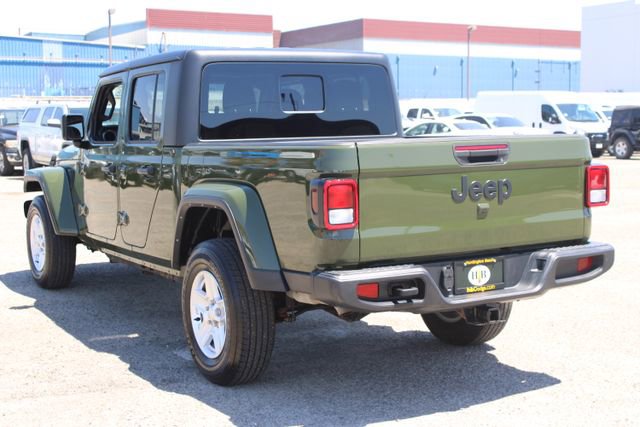 Used 2022 Jeep Gladiator Sport AWD/4WD image 3