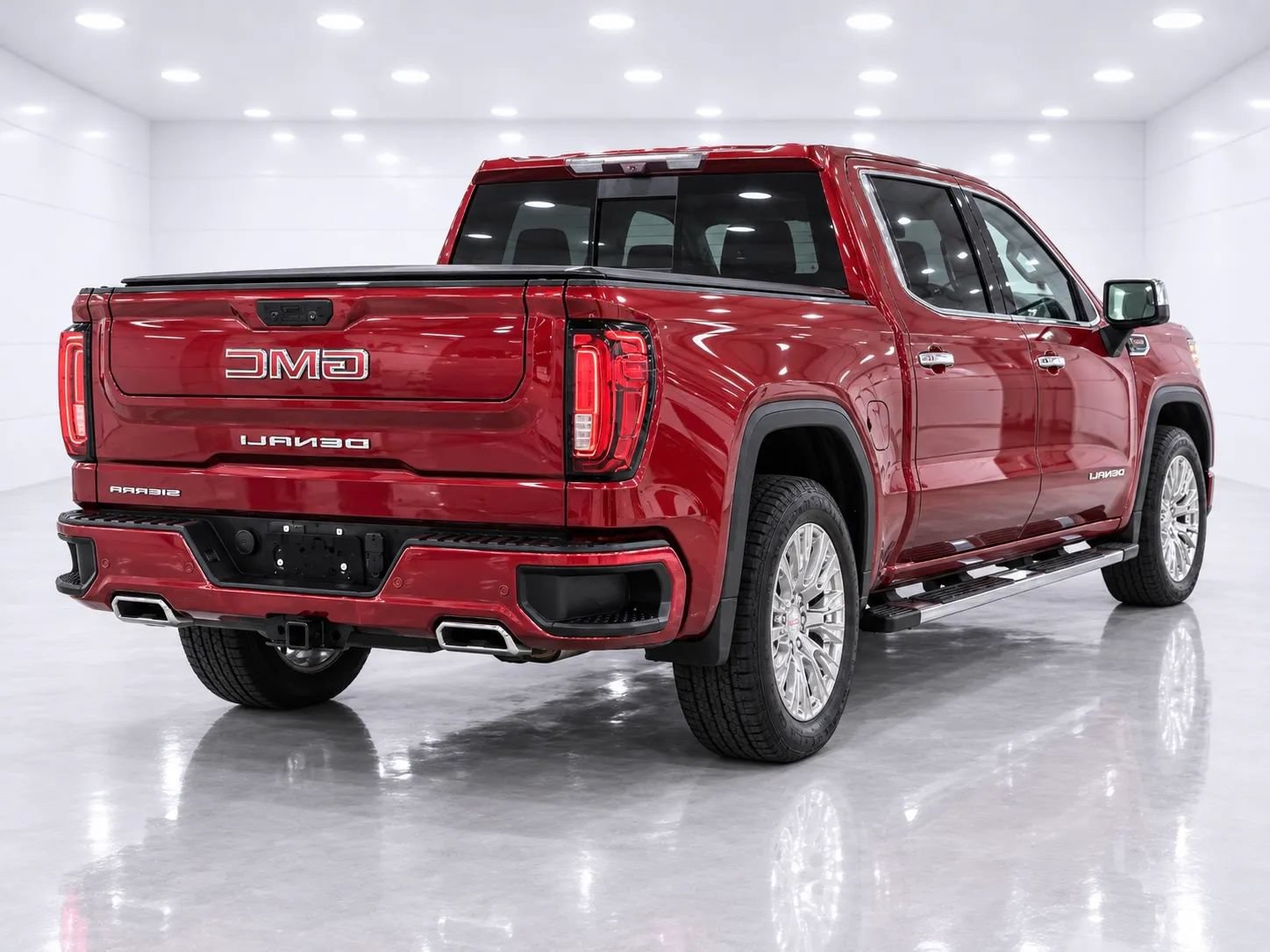 Used 2023 GMC Sierra 1500 Denali w/ Technology Package AWD/4WD image 5