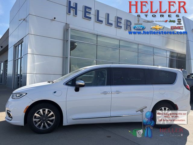 Used 2023 Chrysler Pacifica Limited FWD image 1
