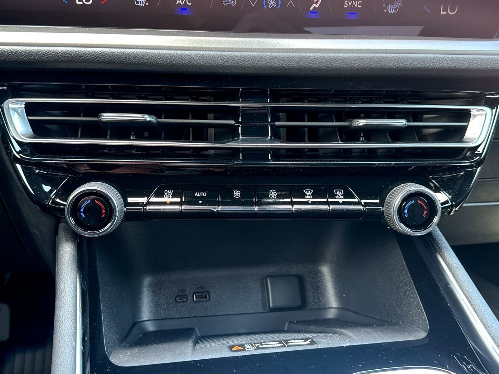 New 2026 Chevrolet Traverse LT w/ Sun and Wheel Package AWD/4WD image 32