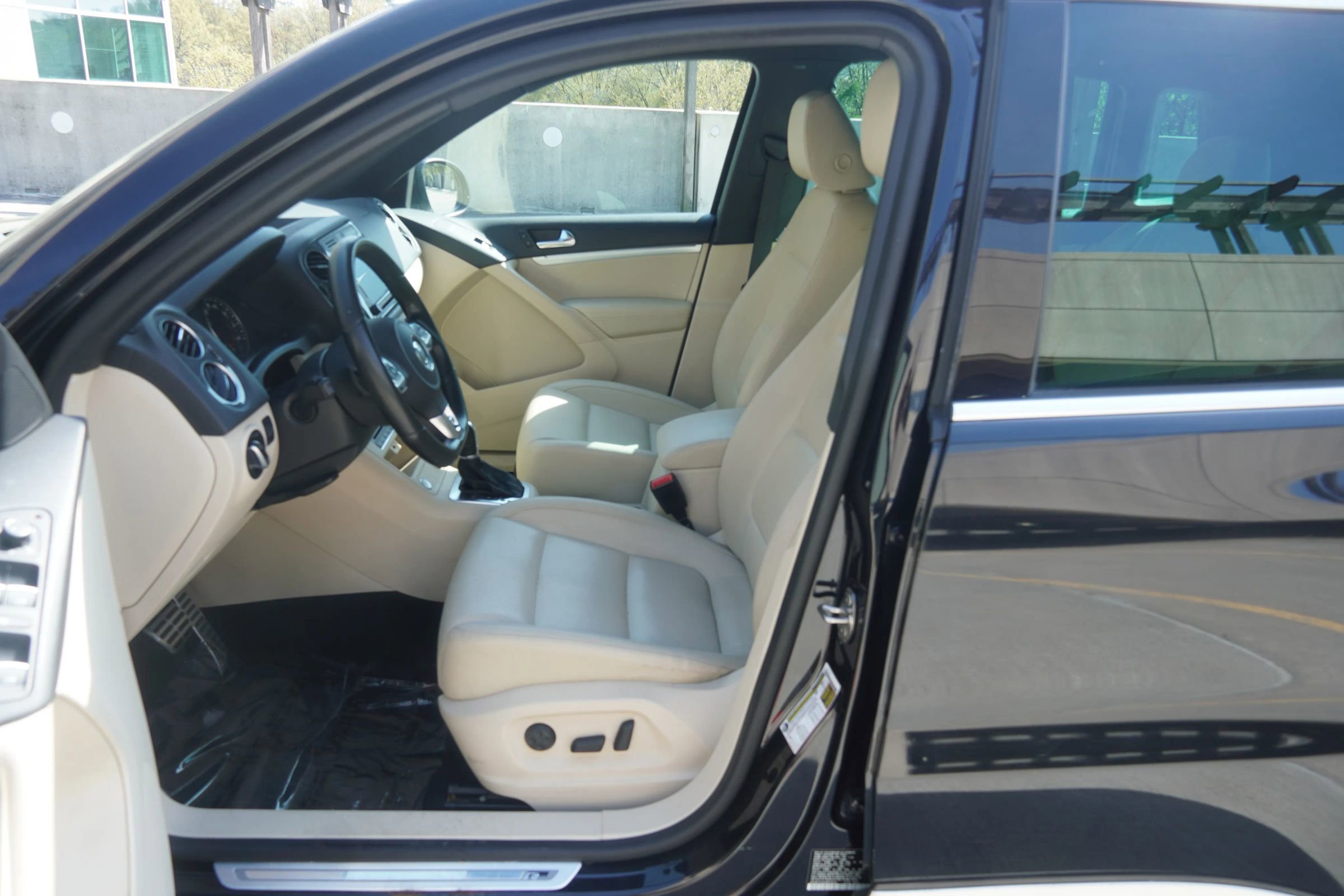 Used 2016 Volkswagen Tiguan R-Line image 24