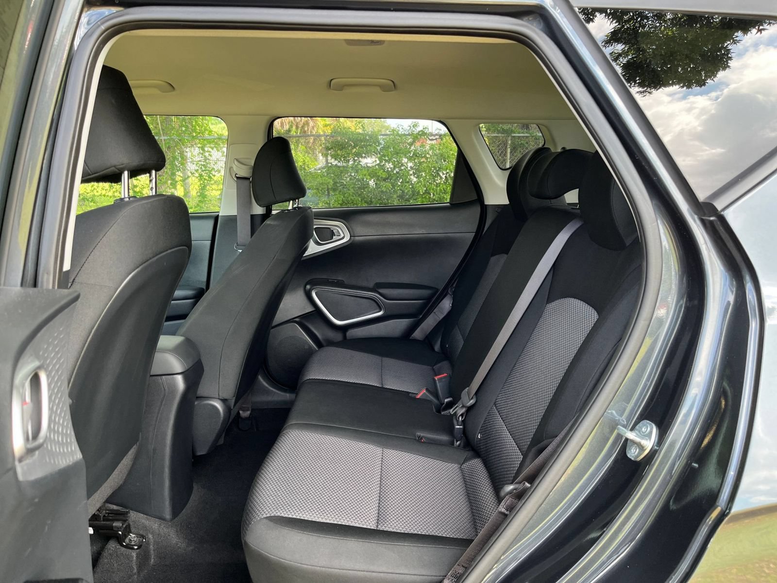 Used 2025 Kia Soul LX w/ LX Technology Package FWD image 22