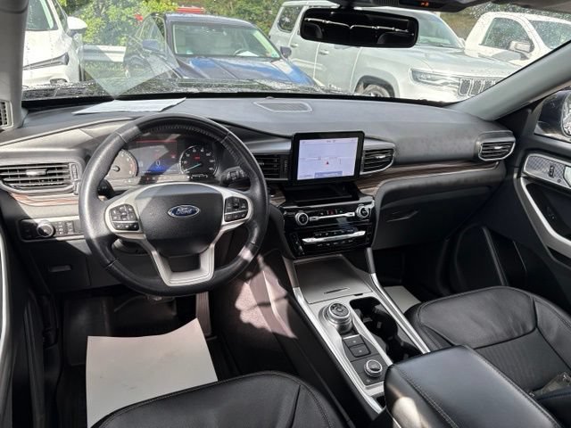 Used 2023 Ford Explorer Limited w/ Equipment Group 301A AWD/4WD image 13