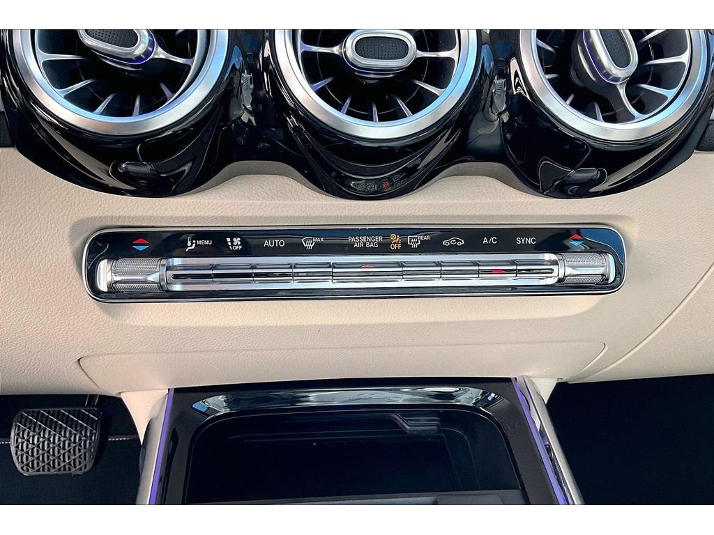 Used 2020 Mercedes-Benz GLB 250 w/ Premium Package image 33