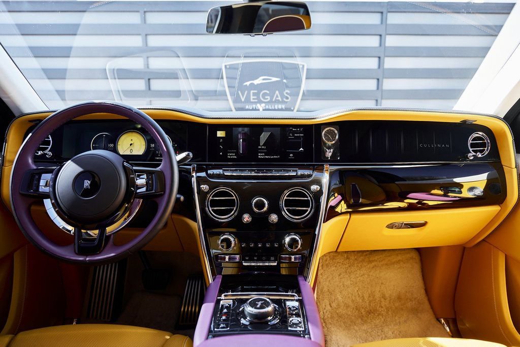 Used 2025 Rolls-Royce Cullinan image 58