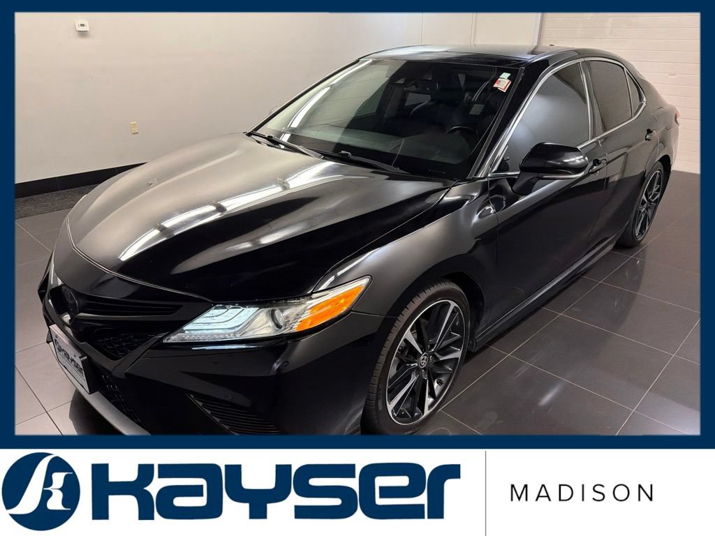 Used 2020 Toyota Camry XSE FWD image 3