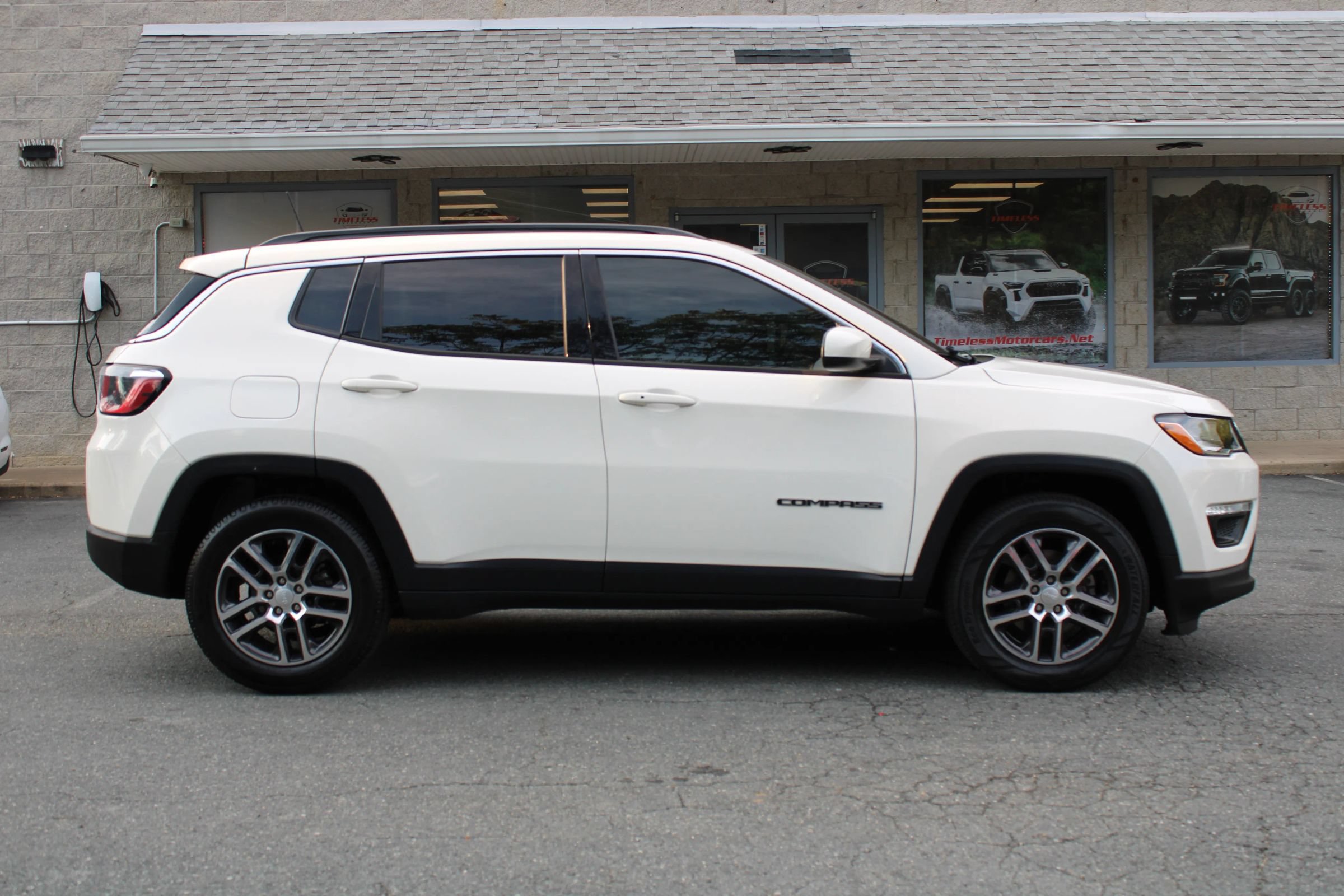 Used 2019 Jeep Compass Latitude FWD image 24