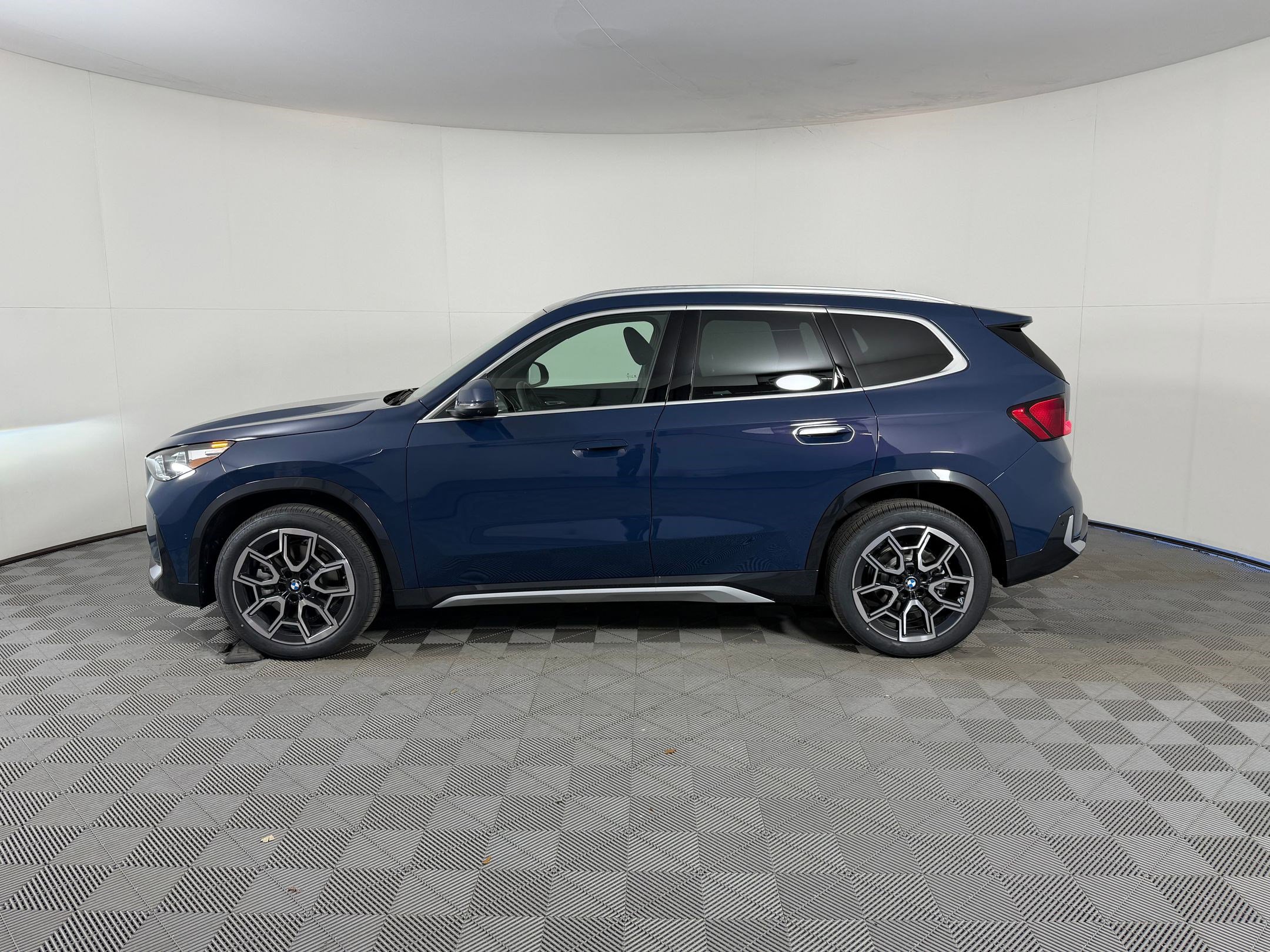 Used 2026 BMW X1 xDrive28i w/ Technology Package AWD/4WD image 2