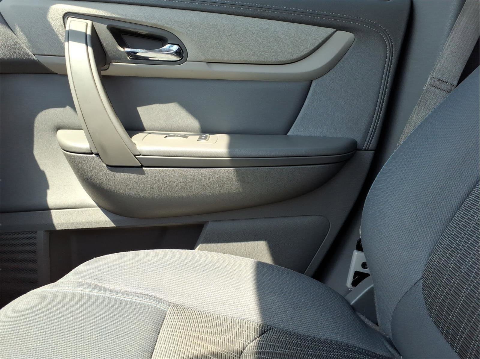 Used 2017 Chevrolet Traverse LT w/ Style and Technology Package image 23