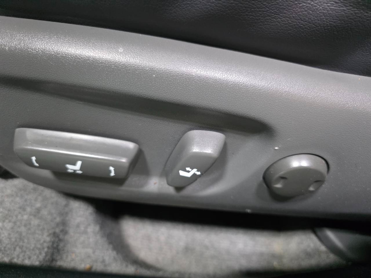 Used 2012 Toyota Prius Four FWD image 17