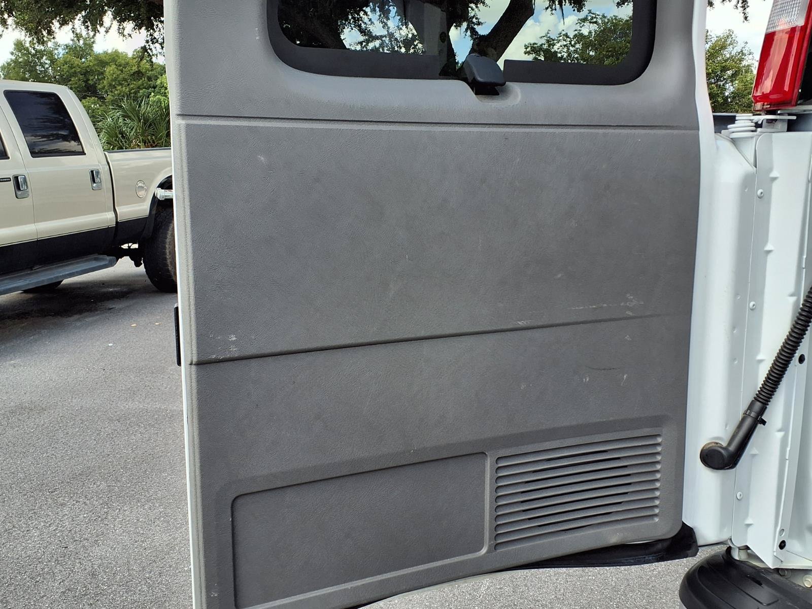 Used 2025 Chevrolet Express 3500 LT w/ LT Preferred Equipment Group RWD image 8