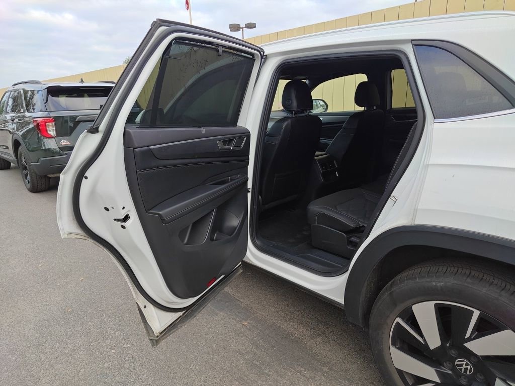 Used 2024 Volkswagen Atlas Cross Sport SE image 29