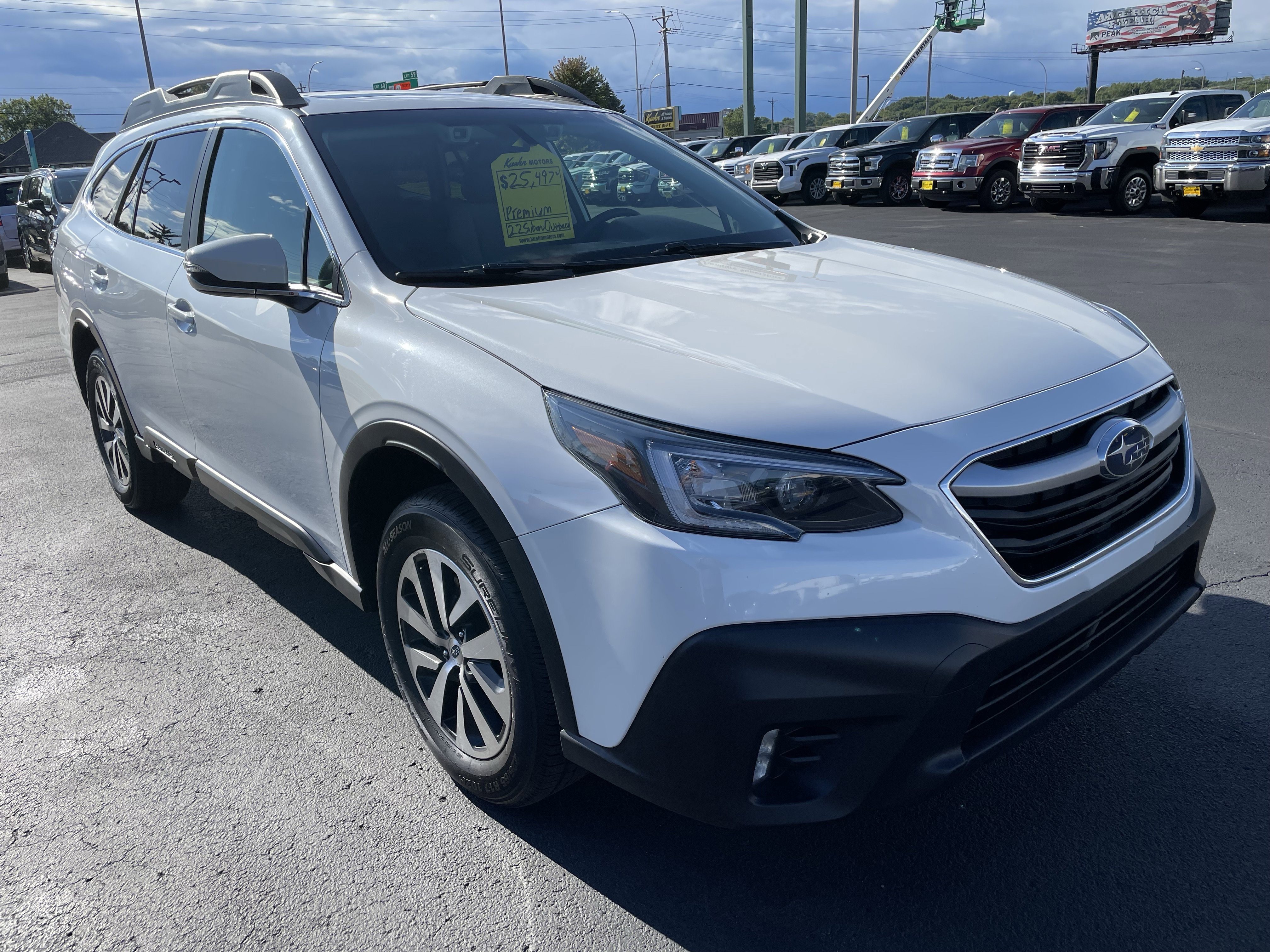 Used 2022 Subaru Outback Premium image 2