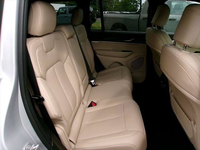 Certified 2025 Jeep Grand Cherokee Limited w/ Luxury Tech Group II AWD/4WD image 10