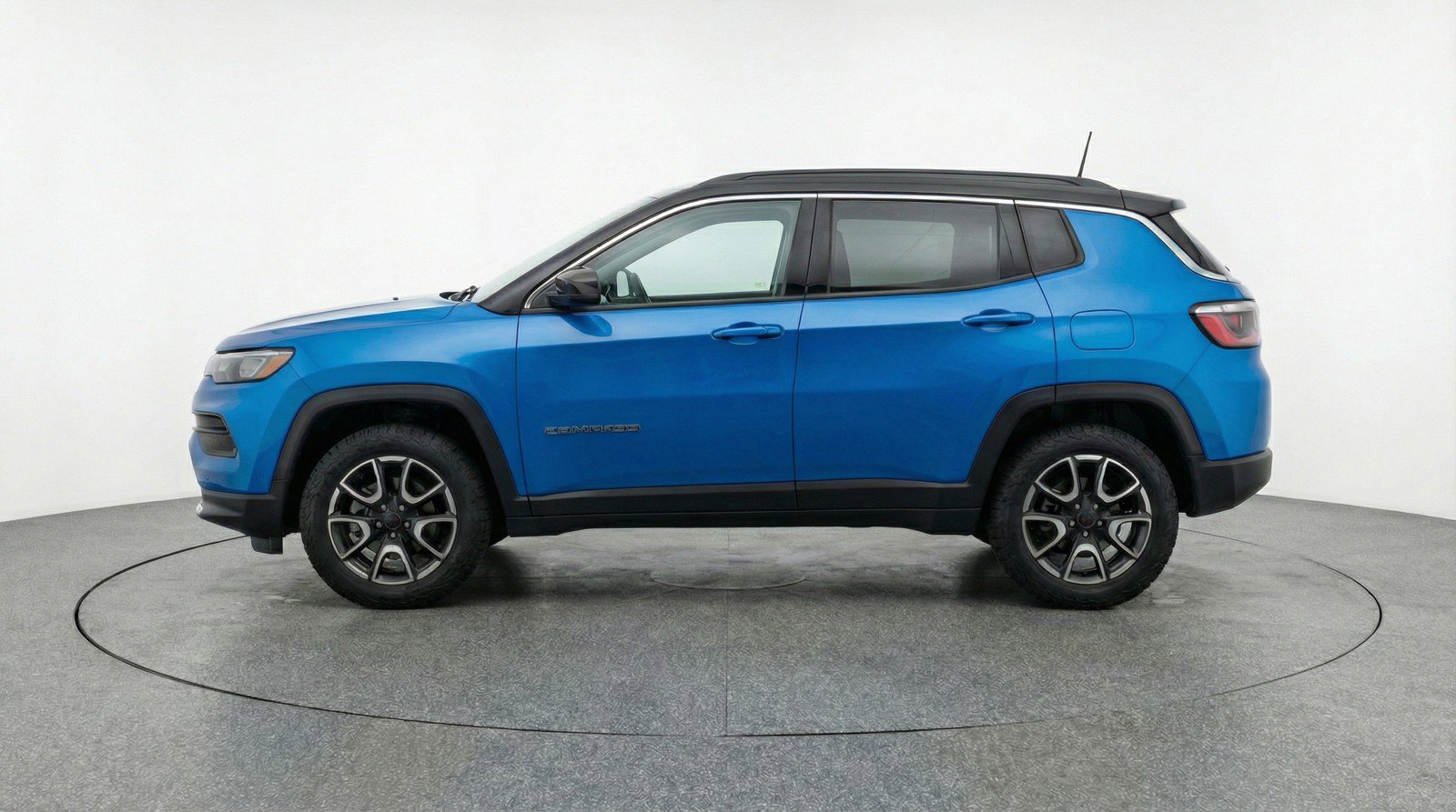 Used 2025 Jeep Compass Trailhawk AWD/4WD image 5
