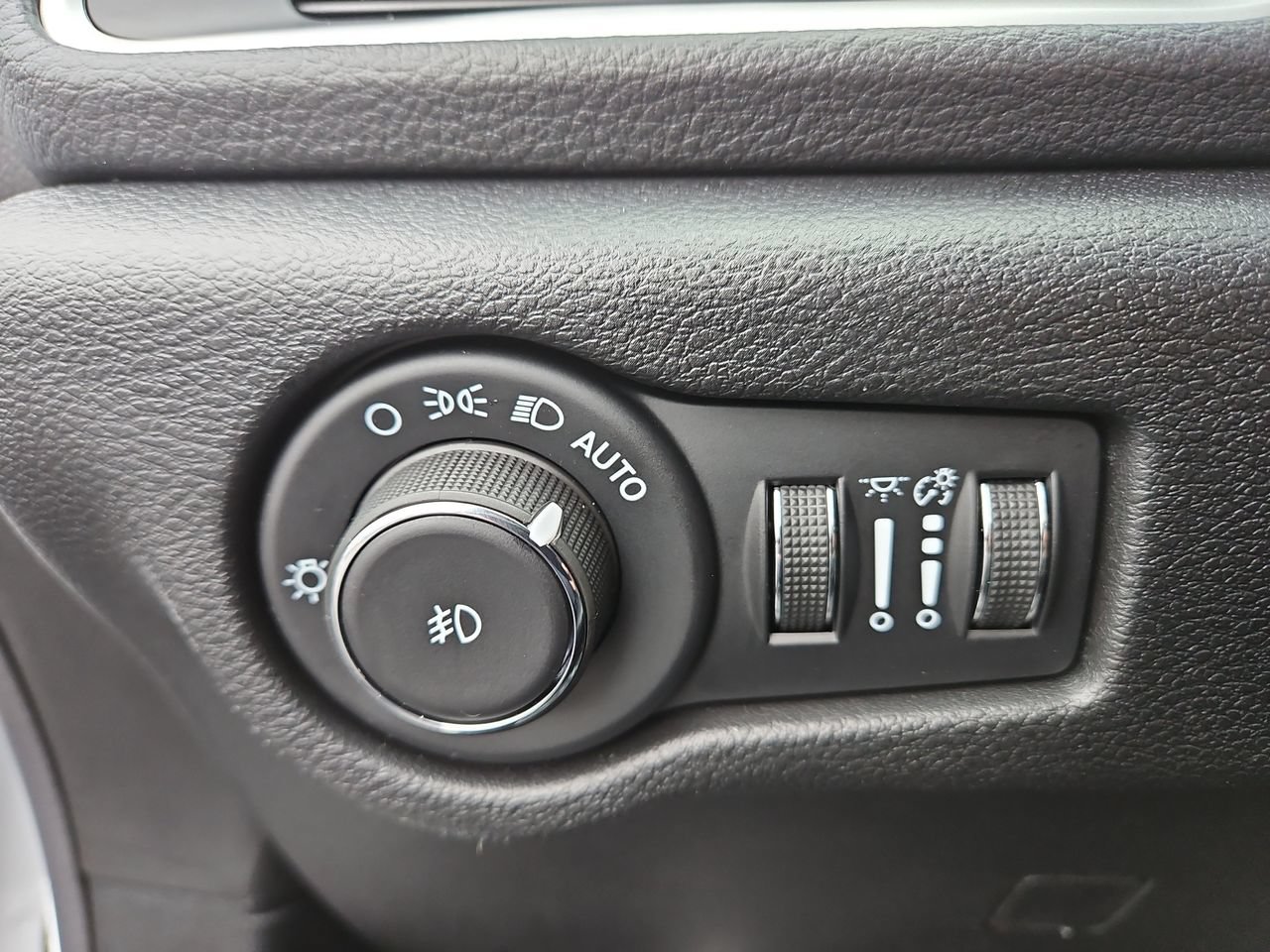 New 2026 Chrysler Pacifica Select w/ S Appearance Package FWD image 31
