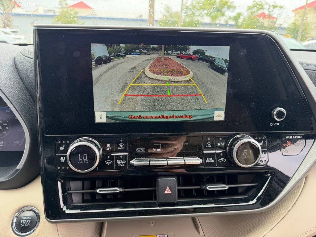 Used 2023 Toyota Highlander Limited image 32