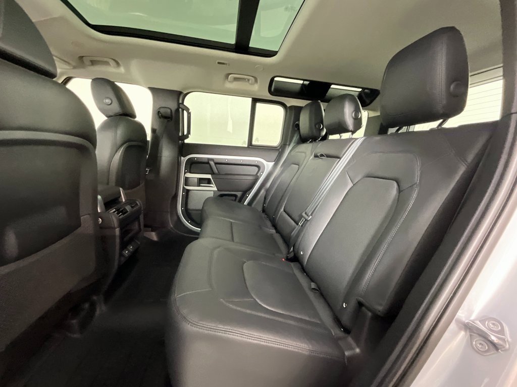 Used 2024 Land Rover Defender 110 S image 25