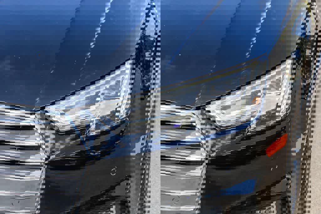 Used 2017 Audi A4 2.0T Premium Plus w/ Premium Plus Package image 5