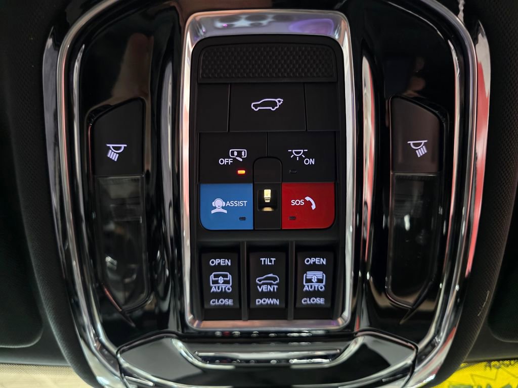 Used 2024 Jeep Grand Cherokee L Summit w/ Luxury Tech Group V image 27