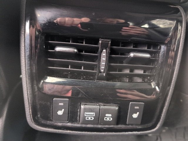 Used 2022 Toyota Avalon Limited image 27